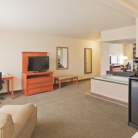 Holiday Inn Express Greensburg By Ihg Exterior photo