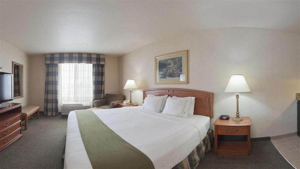 Holiday Inn Express Greensburg By Ihg Exterior photo