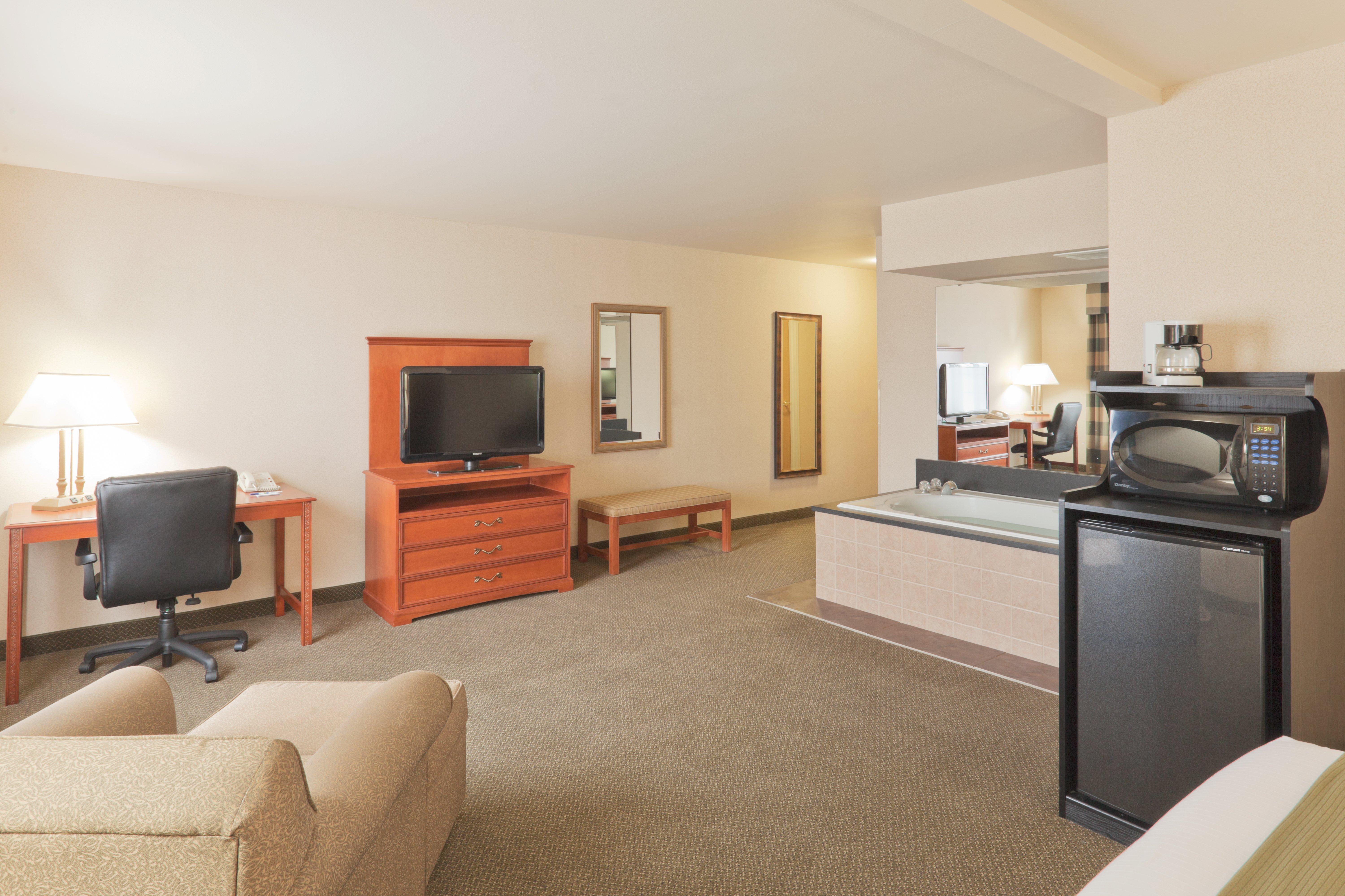 Holiday Inn Express Greensburg By Ihg Exterior photo