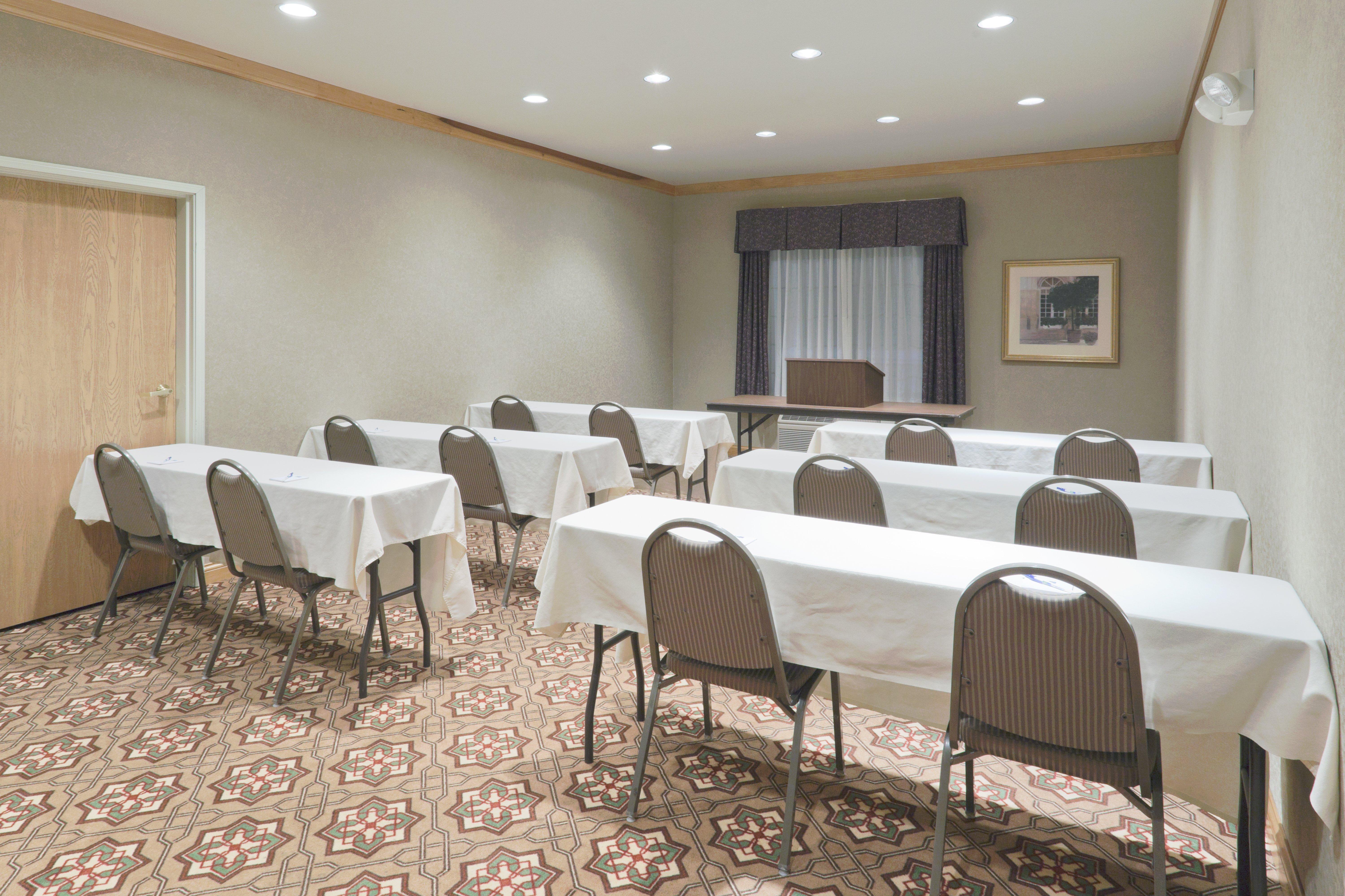 Holiday Inn Express Greensburg By Ihg Exterior photo