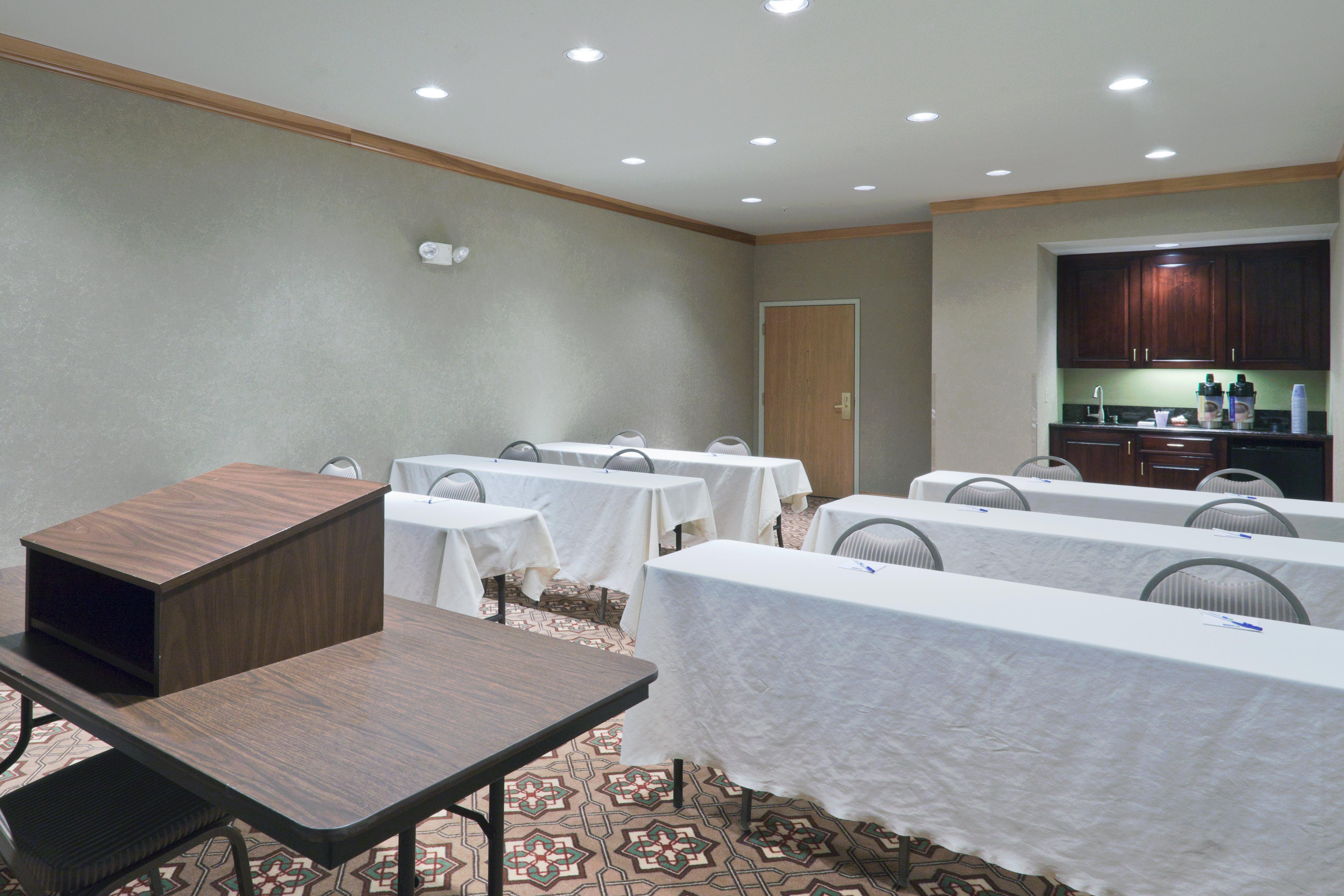 Holiday Inn Express Greensburg By Ihg Exterior photo
