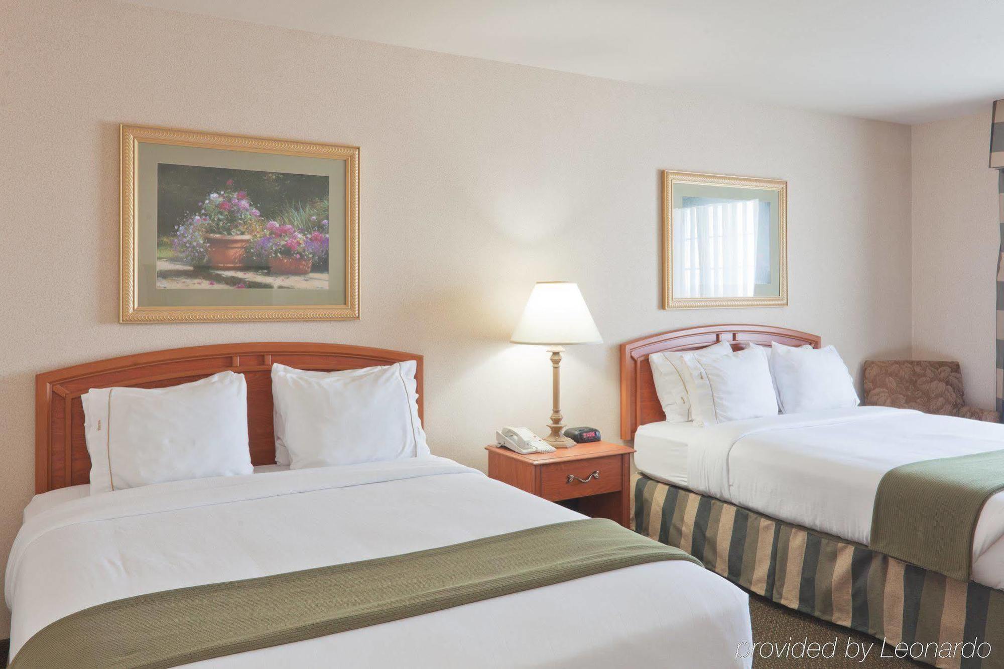 Holiday Inn Express Greensburg By Ihg Room photo